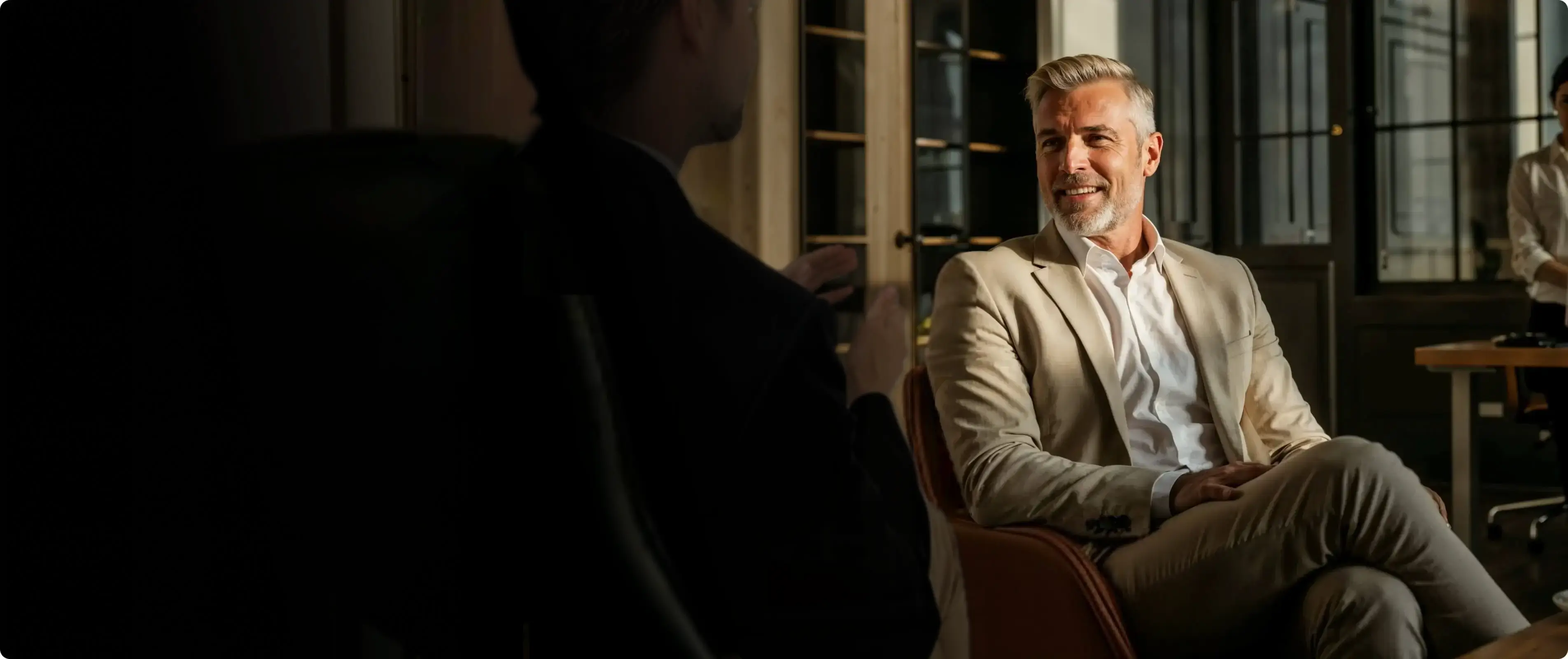 David Nagtzaam in conversation with a client